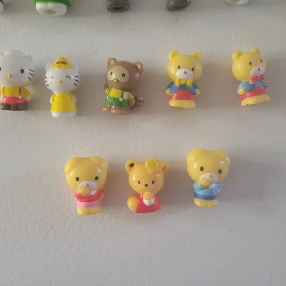 Hello Kitty Mini Figures - Picture 2 of 3